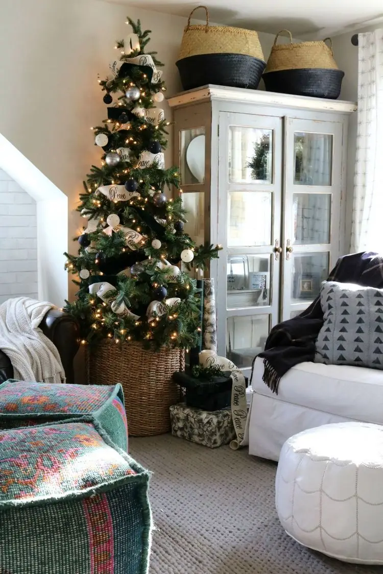 Small Christmas tree living room decoration ideas