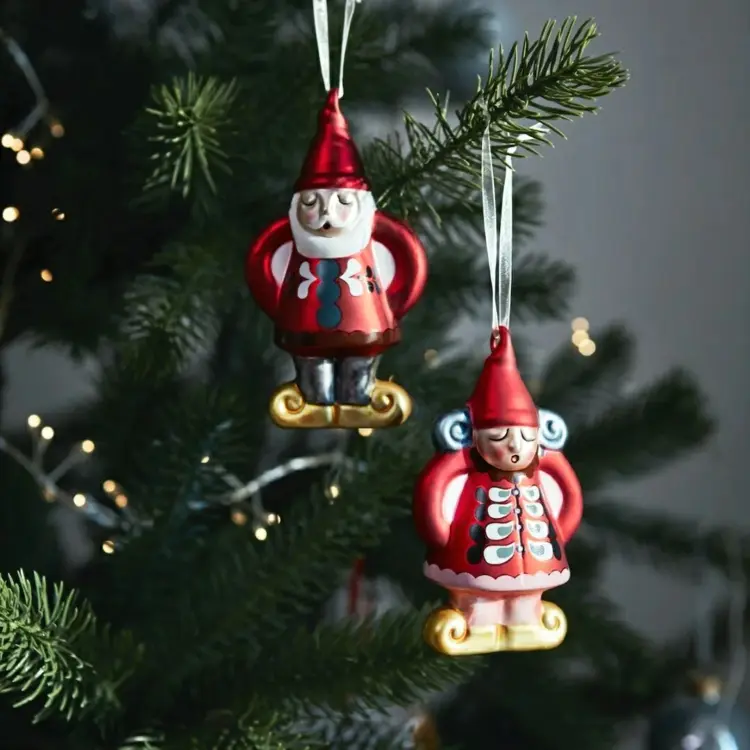 The Christmas tree decoration reminds of the old traditions