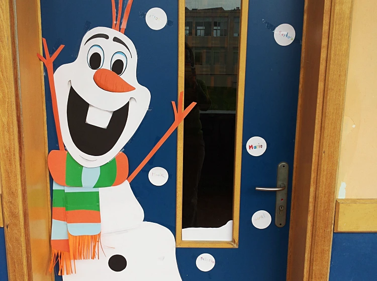 christmas classroom door decorations cute snowman smiling