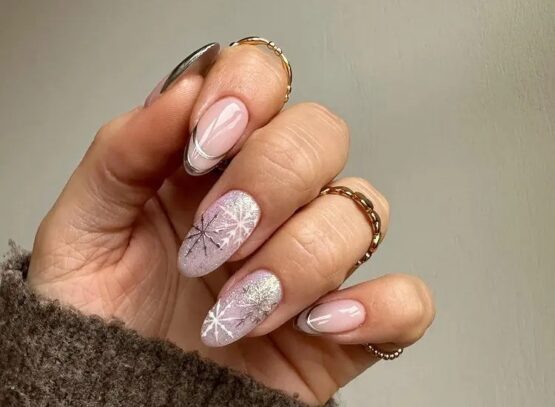 christmas nails 2022 december trends silver chrome snowflakes nail art design what shape to wear this season