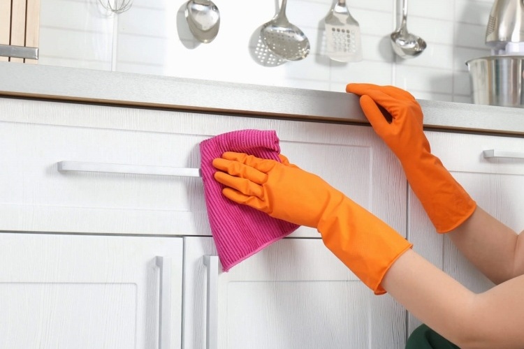 cleaning kitchen cabinets soft cloth gloves sponges cleaning solution