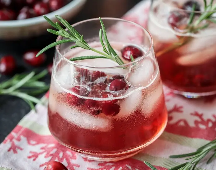 cranberry bourbon cocktail recipe maple syrup thanksgiving ideas delicious easy ingredients