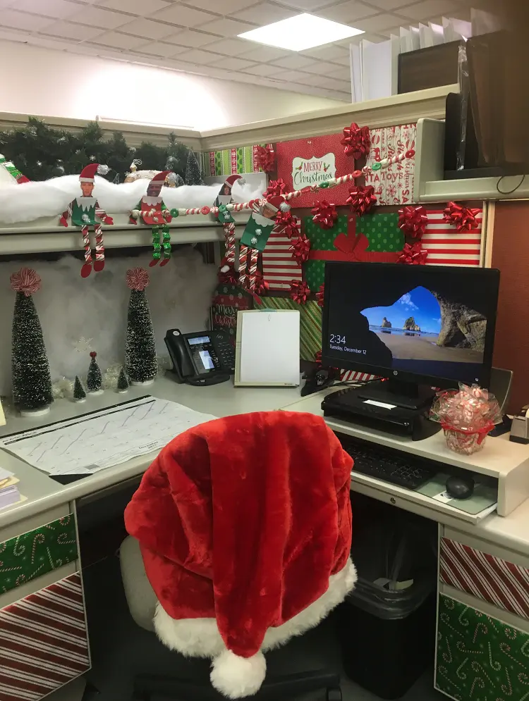 Decorate the office for Christmas: Easy ways to create the perfect