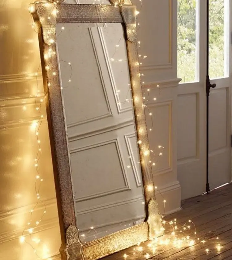 fairy lights on a mirror christmas decoration 2022 winter ideas arts and crafts DIY