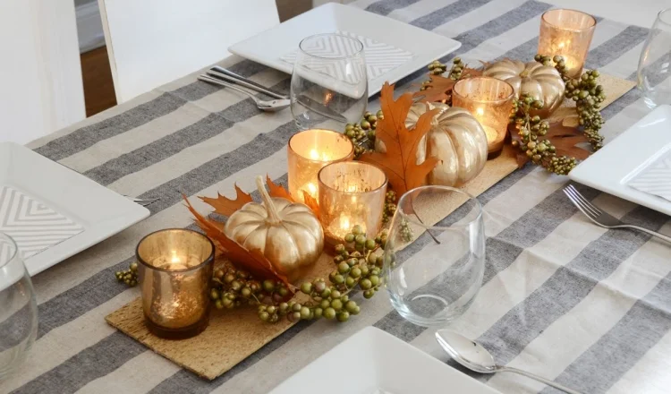 gold Thanksgiving centerpiece idea luxurious-looking accents