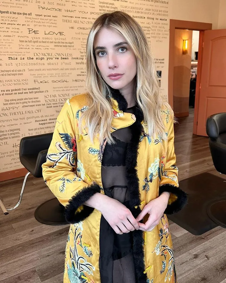 hair color trend 2022 Emma Roberts