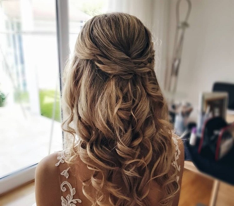 35 Homecoming Hairstyles for All Lengths - Sensod