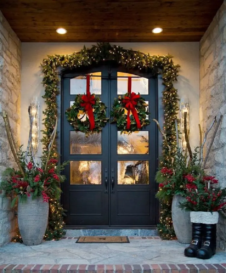 how to decorate front door this christmas wreath green and red colors cozy ambiance
