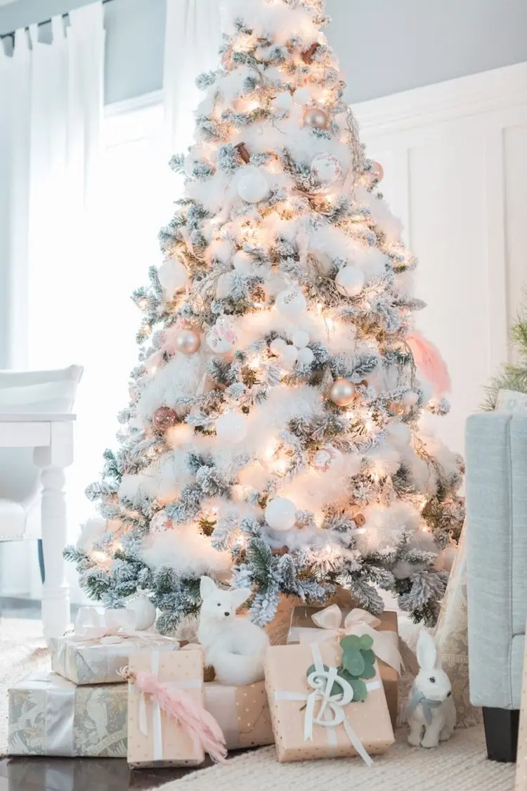 how to decorate my christmas tree this year 2022 ideas all white colors ornaments