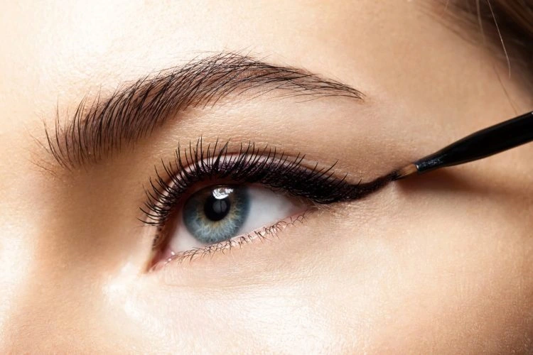 how to do cat eyeliner most common mistakes people make applying mascara eyeliner