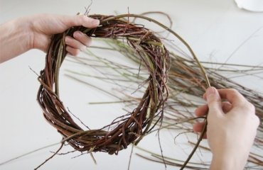 how to make a wreath from tree trimmings diy step by step instructions materials tools