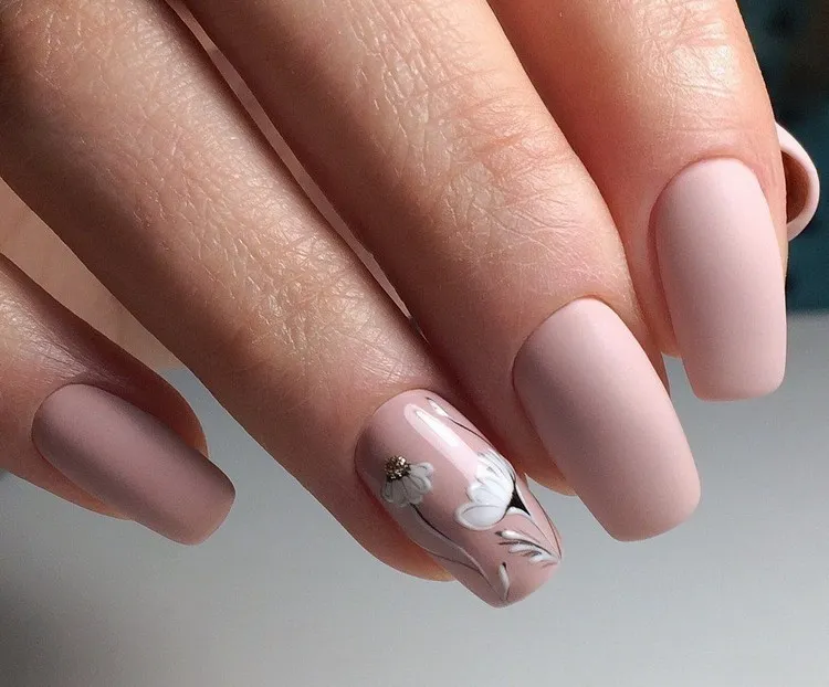 manicure fall 2022 nude nails flower nail art