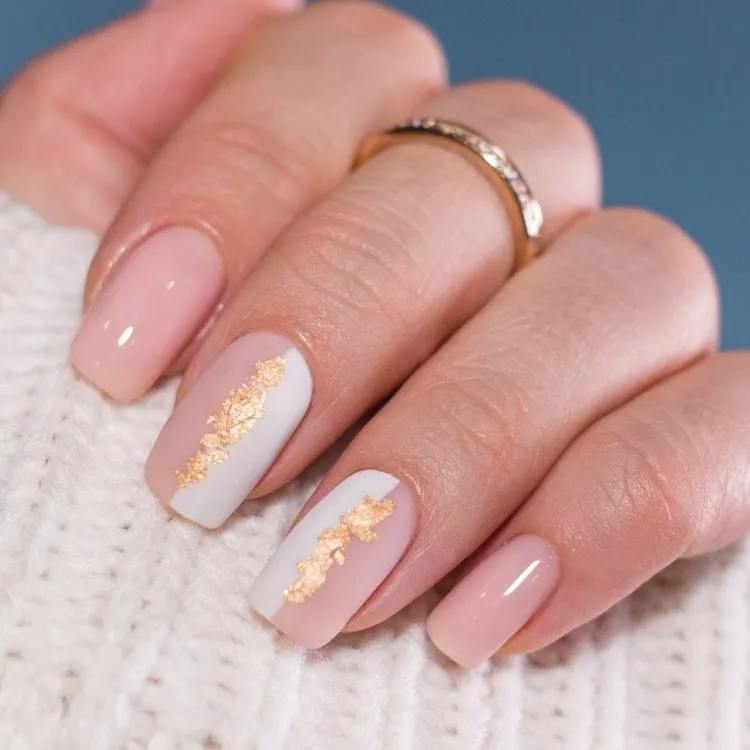 manicure trend 2022 nude nails 2022 white and gold nails