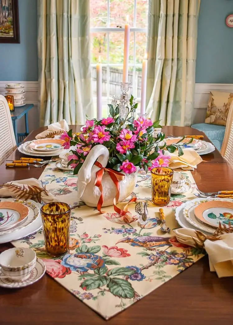 maximalist thanksgiving decor_thanksgiving aesthetic ideas