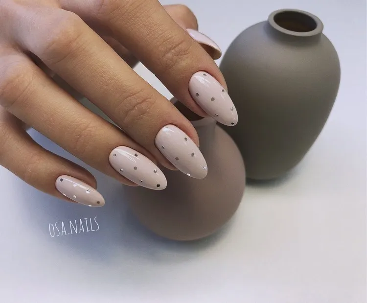 nail art trend autumn 2022 nude nail polish different shades