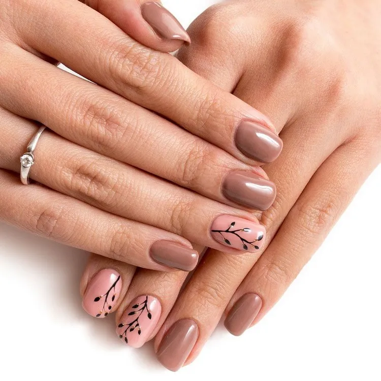 nail art trend autumn 2022 nude nails in various shades