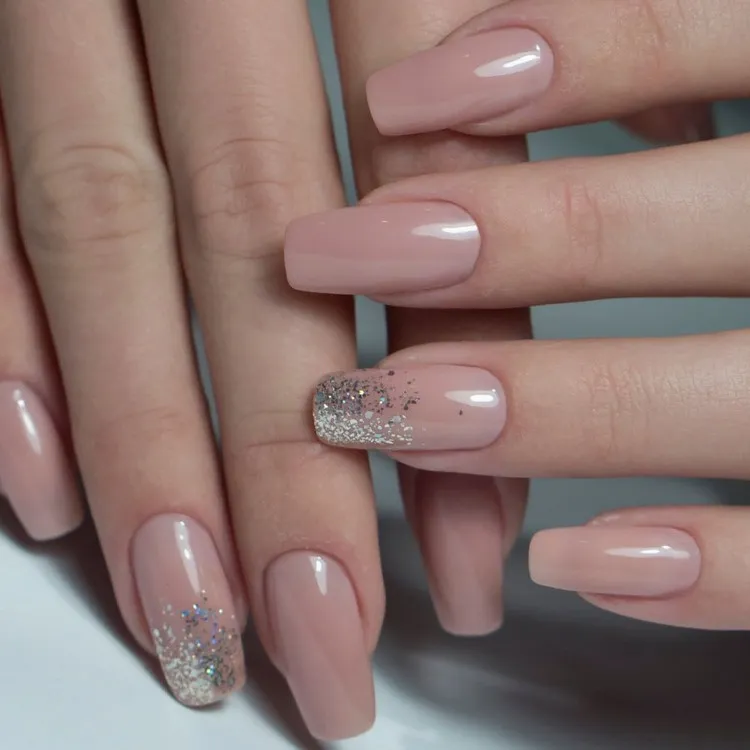 nail art trend fall 2022 nude nails silver accents