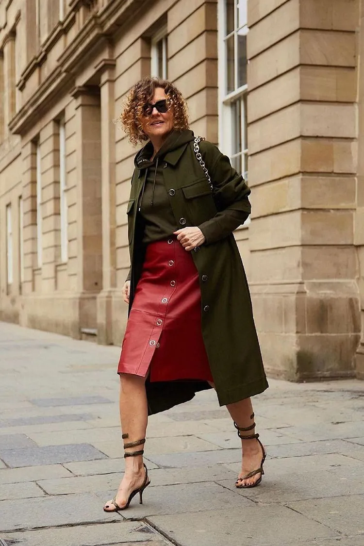 outfit idea skirt woman 40 years red leather autumn 2022