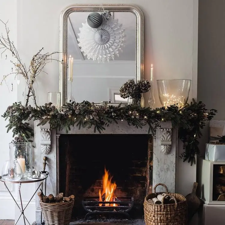 Impresionantes decoraciones de papel para chimenea con espejo navideño, arte y manualidades fáciles y simples de bricolaje