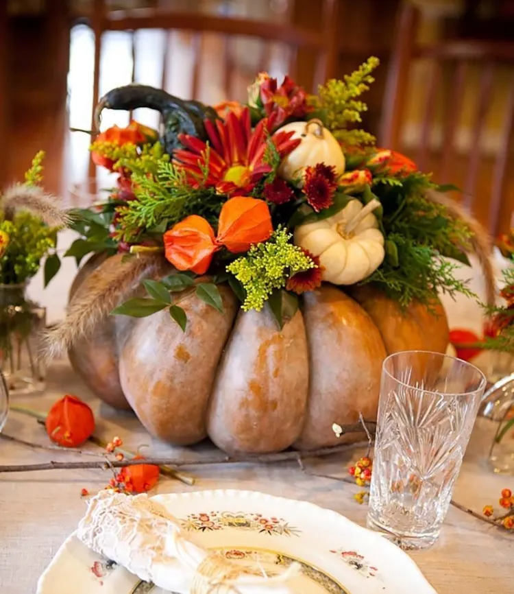 pumpkin vase easy Thanksgiving table centerpieces nature-inspired
