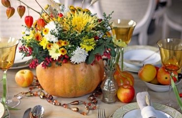 pumpkin vase floral arrangement for Thanksgiving table decor