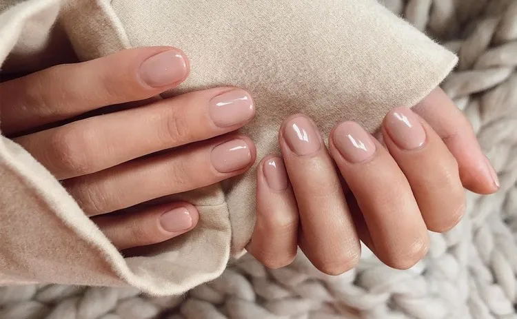 short minimalist nude nails 2022