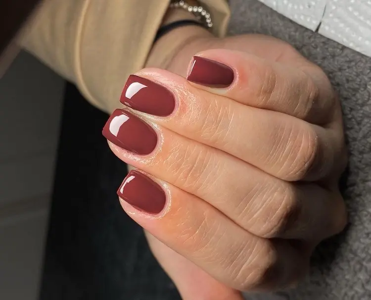 diseños de uñas simples colores elegantes 2022 otoño arte de uñas rojo