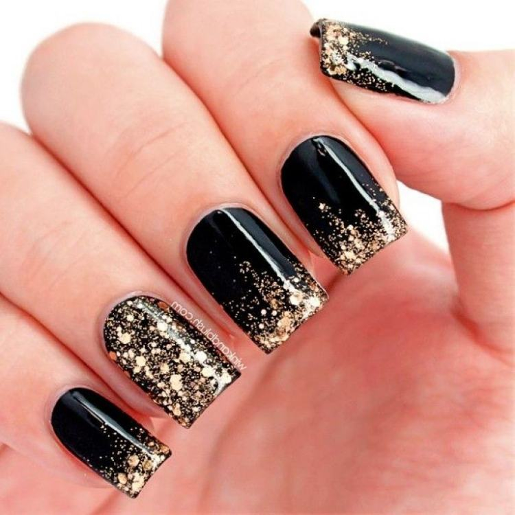 sparkling festive nails gold black glossy look