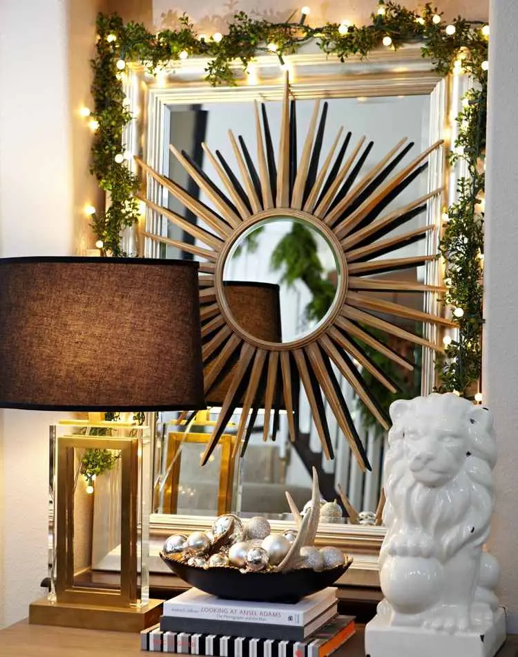 espejo solar corona de decoración navideña con luces deslumbrantes tendencias chic invierno 2022