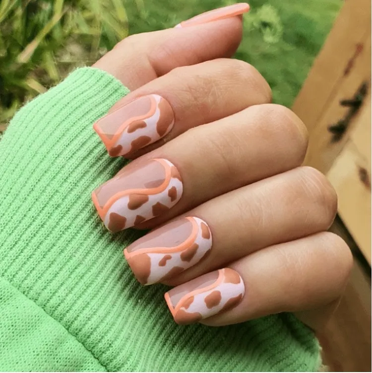 trendy giraffe print manicure