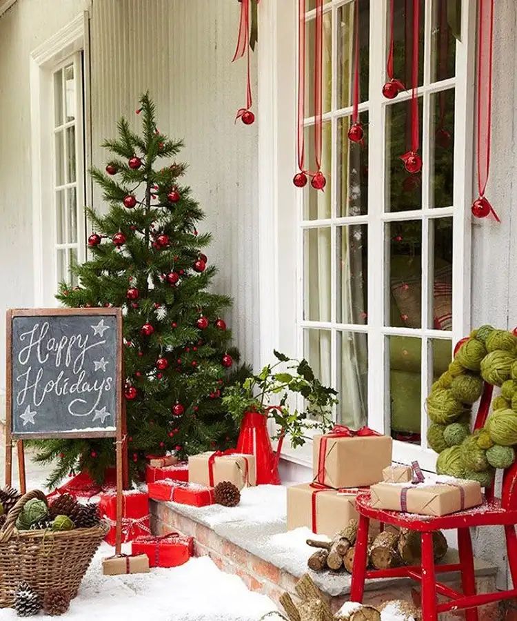 How to decorate a veranda for Christmas? Find some of the best ideas ...