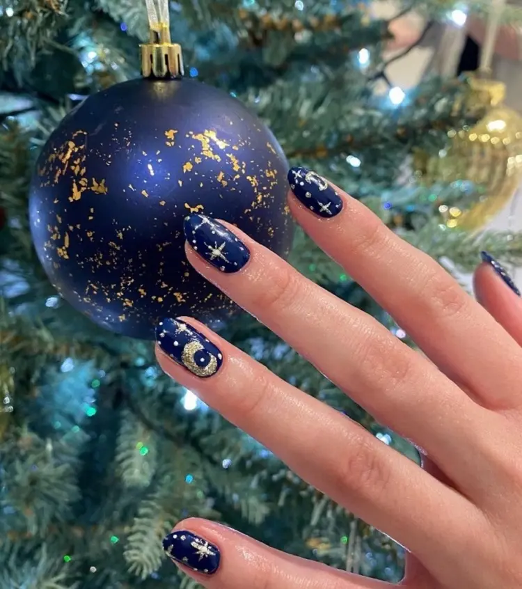 very chic and simple christmas blue nails shape how to do my manicure in december 2022 ideas trends