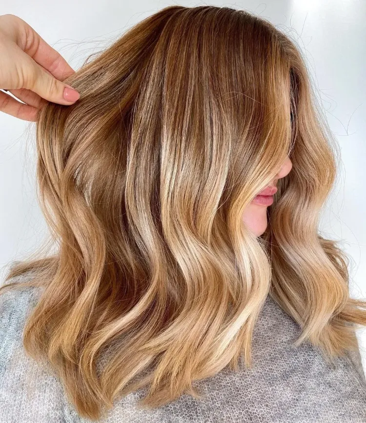 what haircut to enhance your honey blonde caramel highlights trendy bob