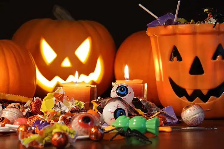 what to do with leftover halloween candy ideas recipes 2022