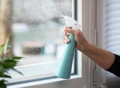 window-cleaner-non-toxic-homemade-product-natural-ingredients-spray-bottle