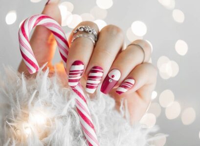 2022-red-Christmas-nails-30-ideas-for-festive-manicure