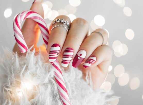 2022-red-Christmas-nails-30-ideas-for-festive-manicure