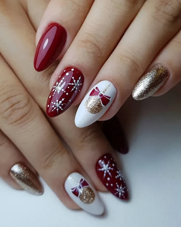 2022 red Christmas nails festive manicure ideas