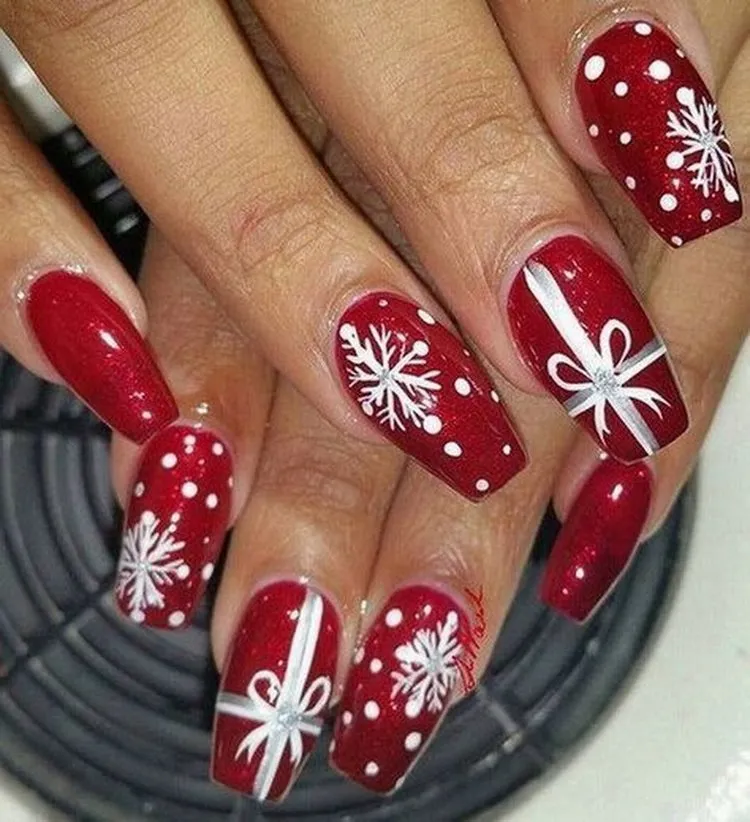 2022 red Christmas nails glamorous ideas snowflakes gift