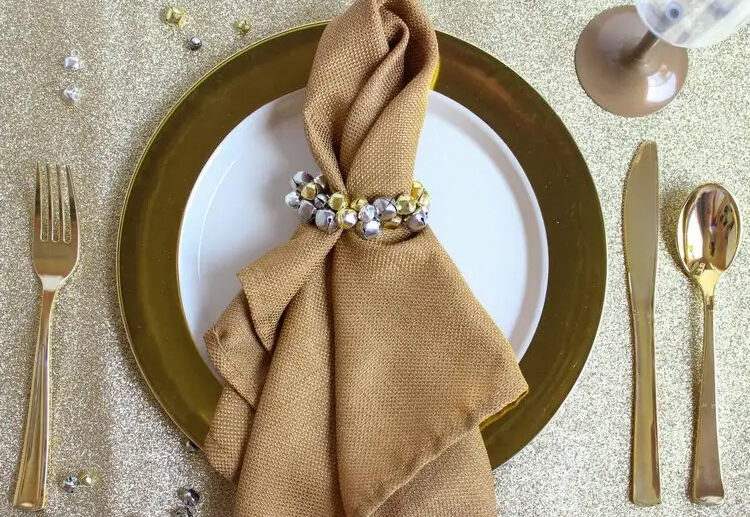 DIY-Christmas-napkin-rings-great-craft-ideas-to-decorate-your-festive-table