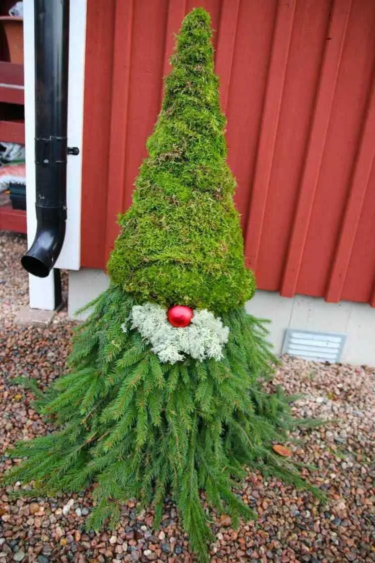 DIY Scandinavian gnomes with branches and moss