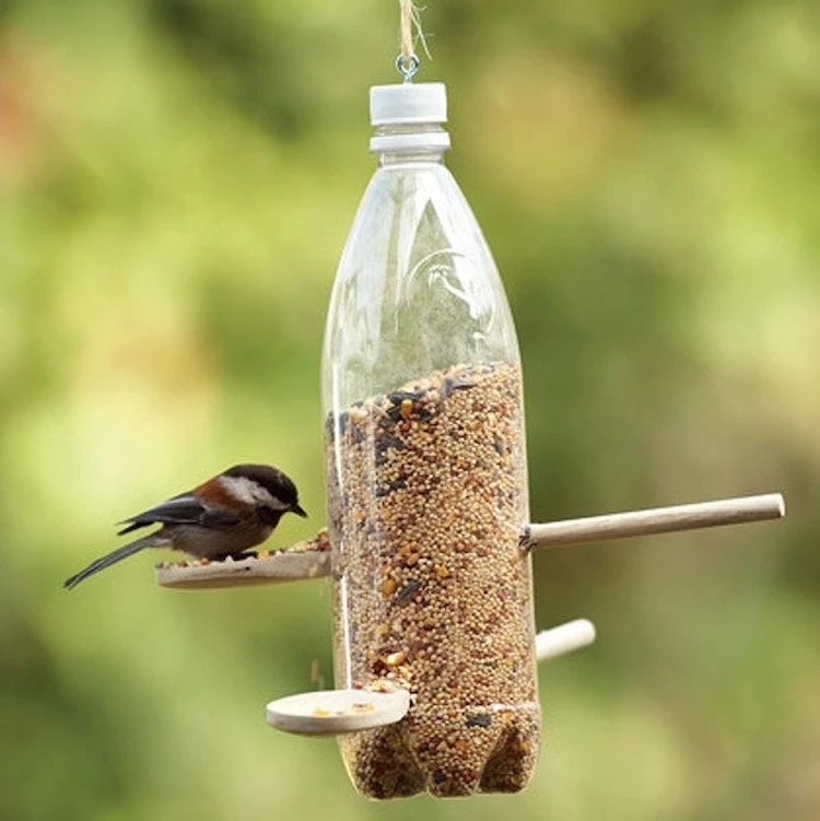 DIY recycled plastic bottle bird feeder craft ideas