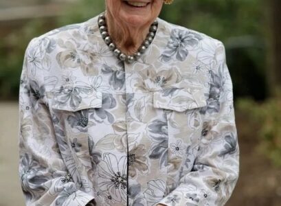 Fashion-for-women-over-70-elegant-outfits-and-helpful-styling-tips