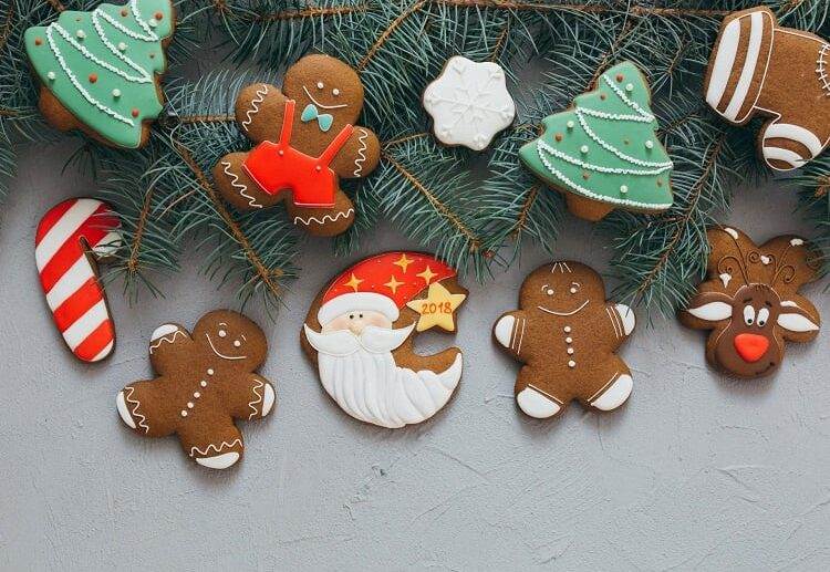 How-to-decorate-Christmas-cookies-to-enhance-their-look