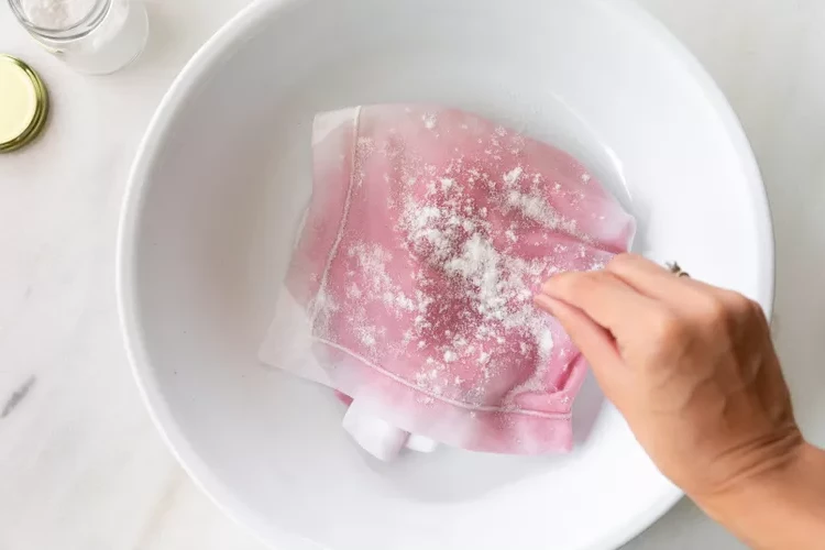 How to remove mulled wine stains with baking soda