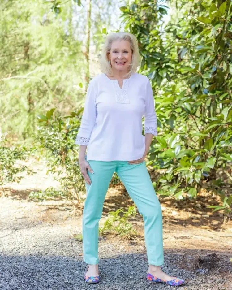 Outfit idea for summer mint green trousers and white blouse