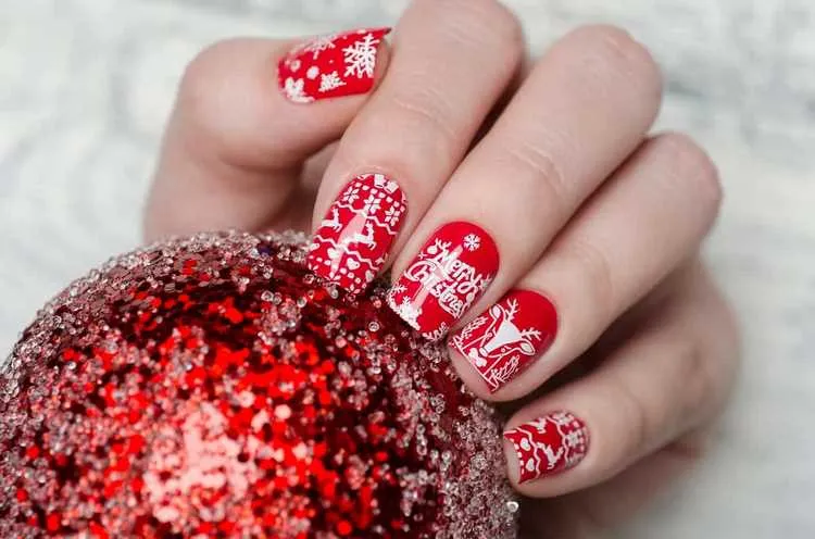Red Christmas Nails white decoration 2022