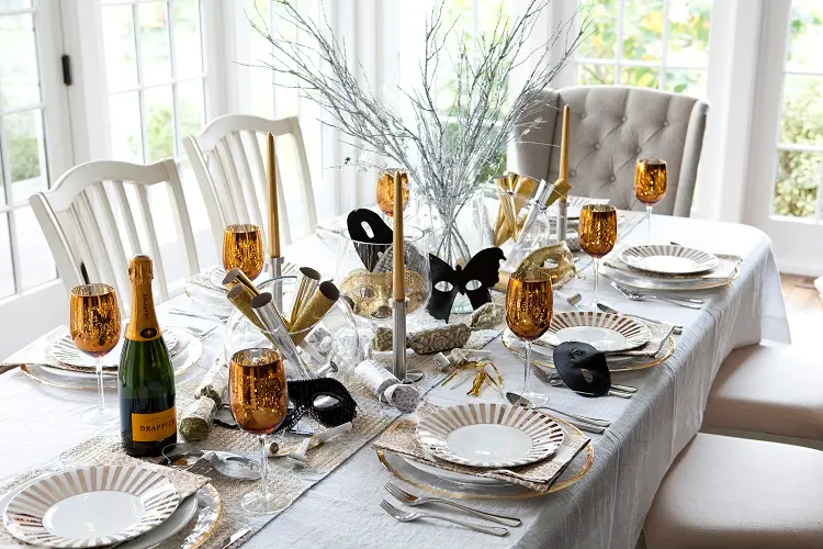 Simple but gorgeous New Year's Eve table decorations how to decorate easy ideas trends colors