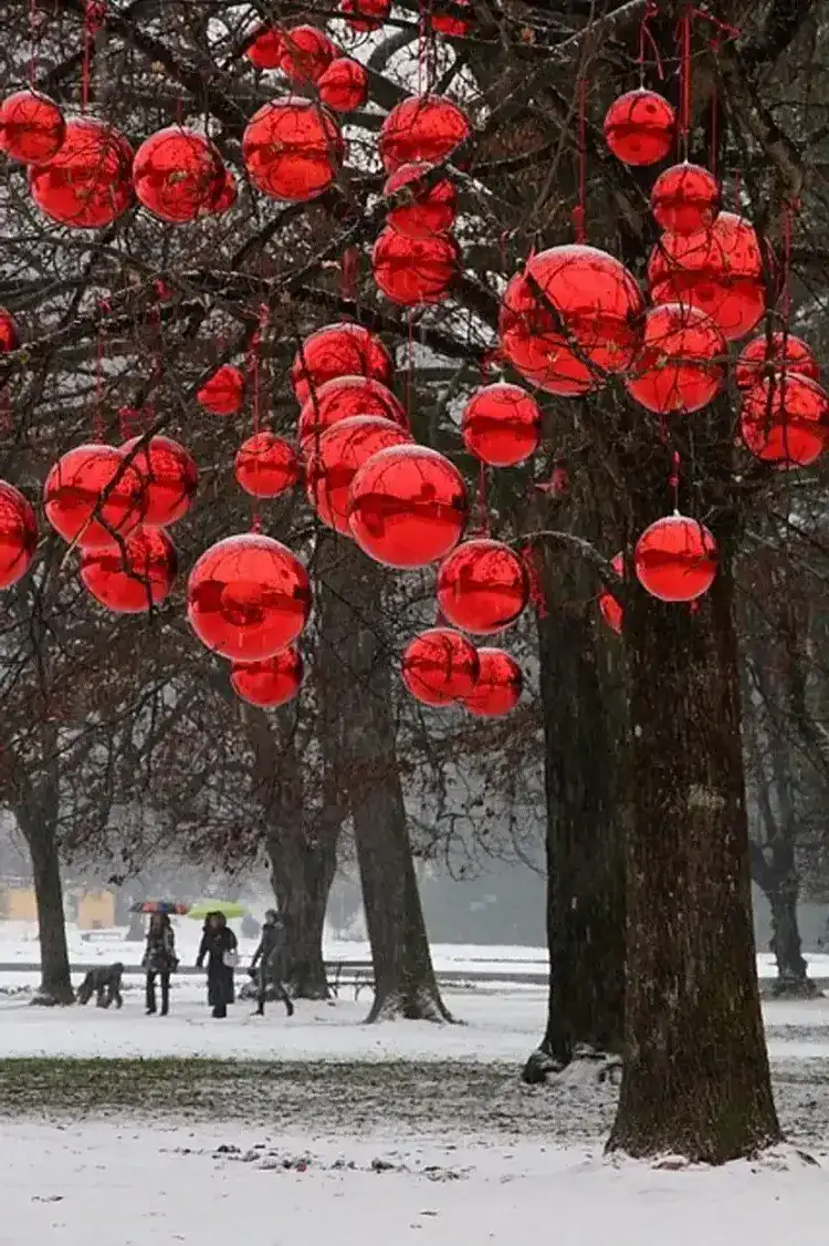 XXL red baubles for the Winter holidays