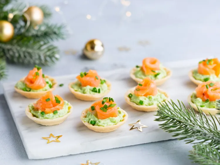 appetizers for New Year's party tartlets avocado sauce with fresh dill lemon juice smoked sliced salmon puff pastry shells